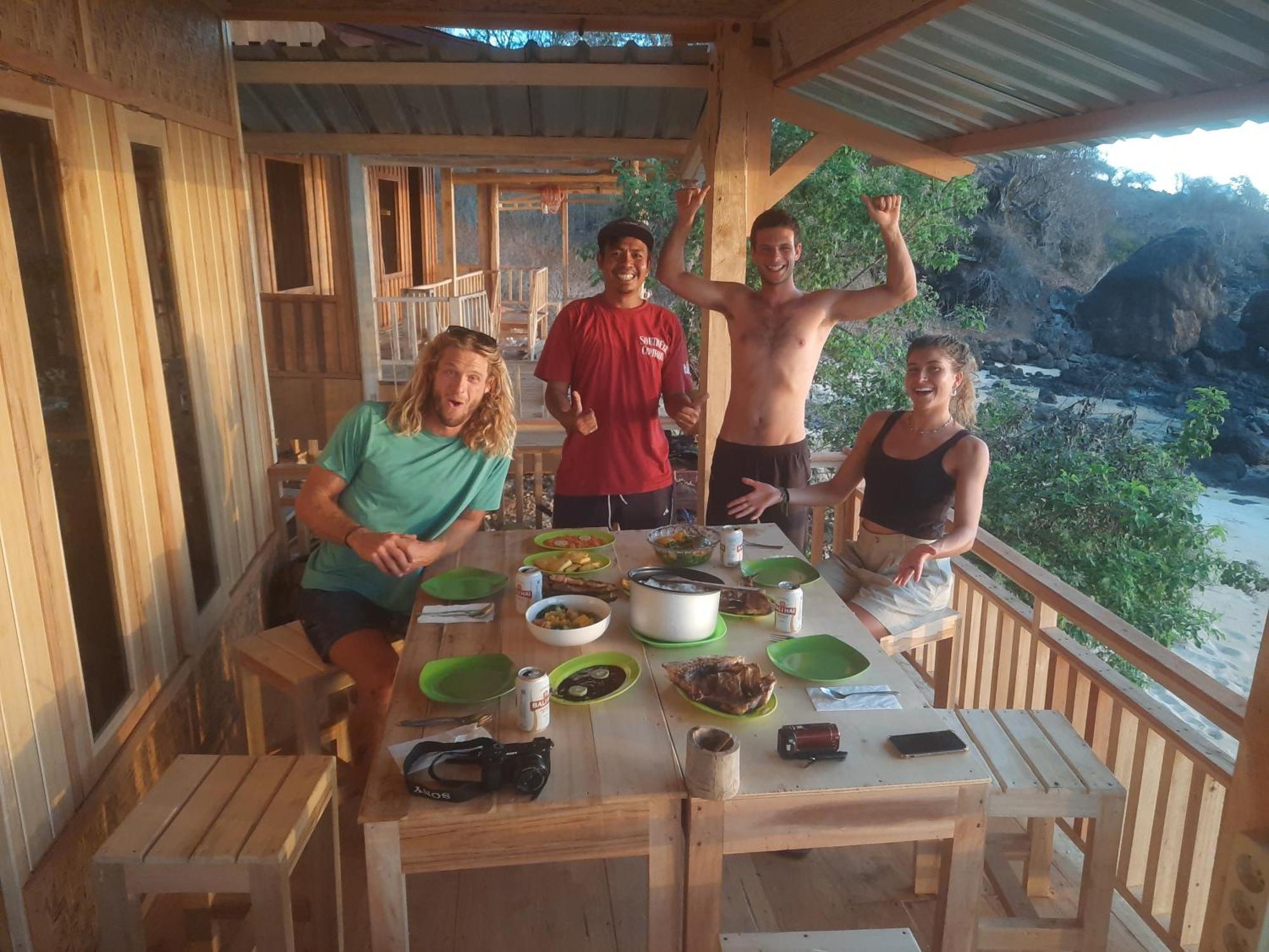 Boneputeh Homestay Taliwang Luaran gambar